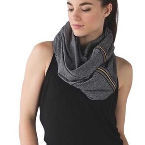 Like New |•LULULEMON ATHLETICA•| Vinyasa Black & Heather Grey Gold Zipper Scarf